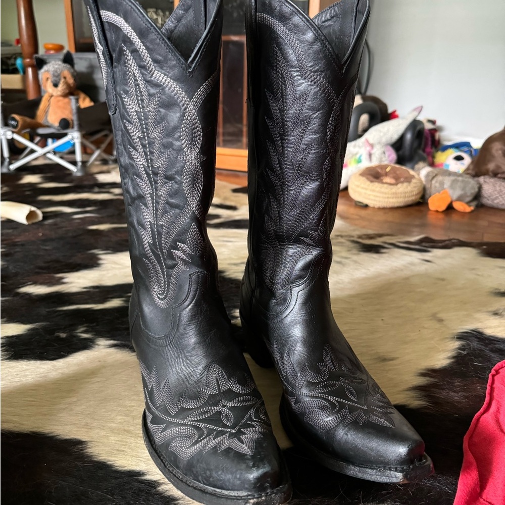 Lane black boots